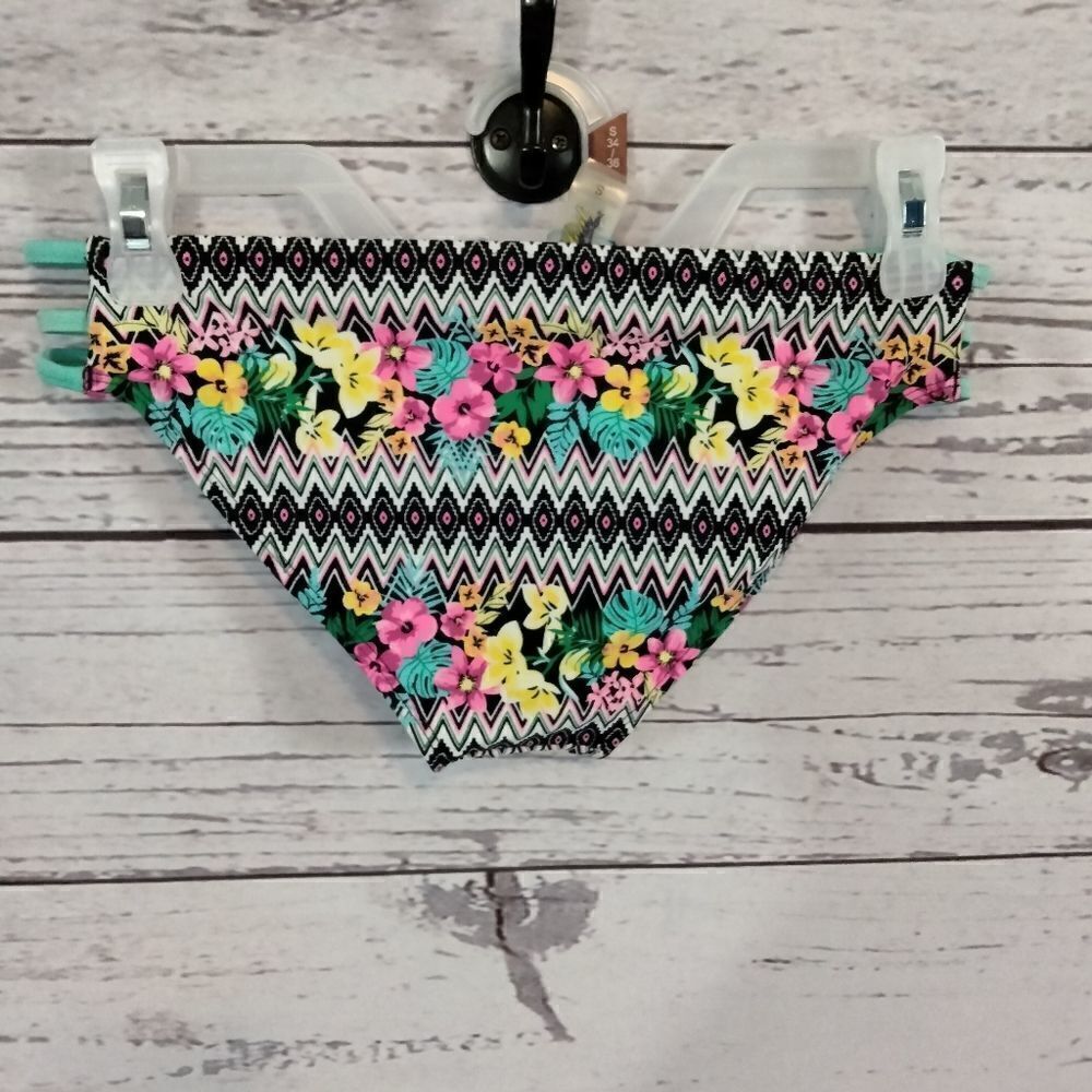 NWT: "Heat" woman's bikini bottoms - Picture 4 of 13